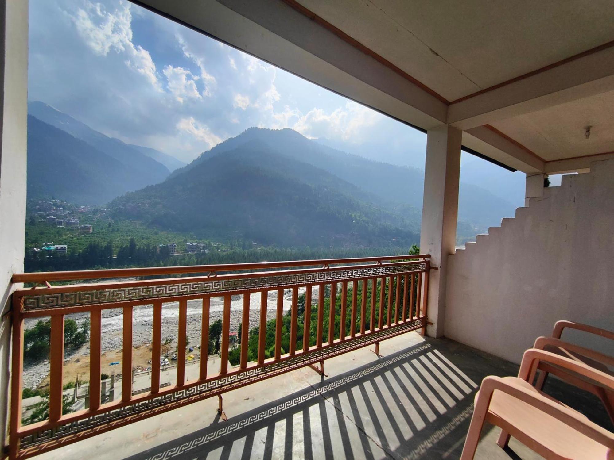 Tirthan Crest Homestay Banjār Εξωτερικό φωτογραφία